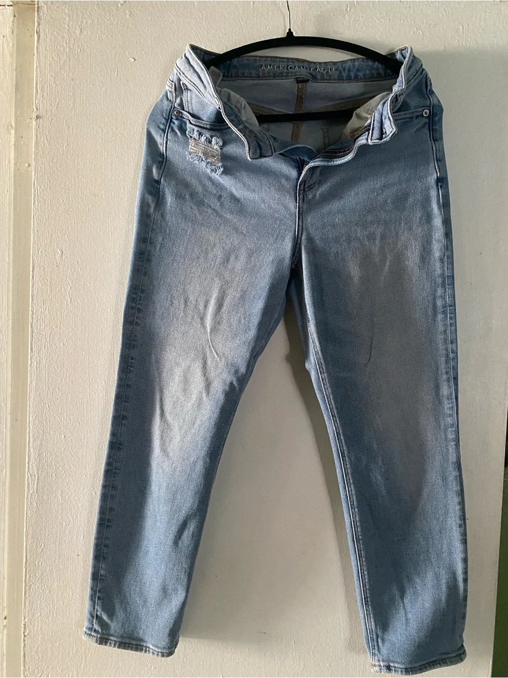 American Eagle Outfitters Light Blue Skinny Jeans with Subtle Distress